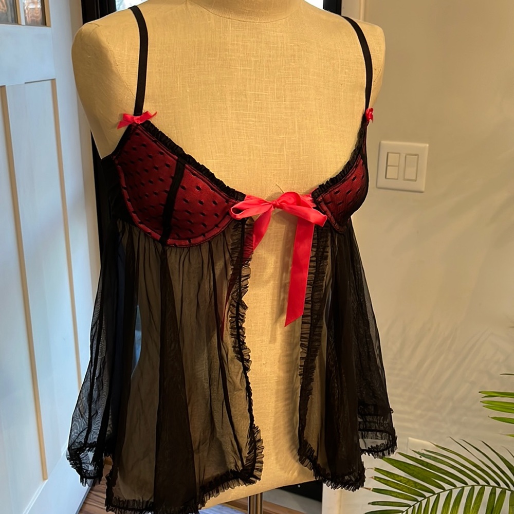 Victoria’s Secret 34b lingerie too! Barely worn..